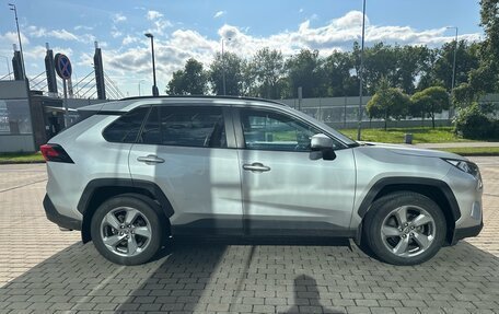 Toyota RAV4, 2022 год, 3 290 000 рублей, 4 фотография