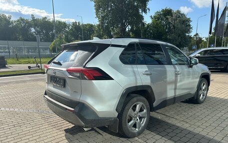 Toyota RAV4, 2022 год, 3 290 000 рублей, 5 фотография