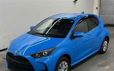 Toyota Yaris, 2021 год, 1 368 030 рублей, 2 фотография