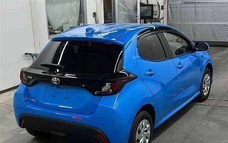 Toyota Yaris, 2021 год, 1 368 030 рублей, 3 фотография