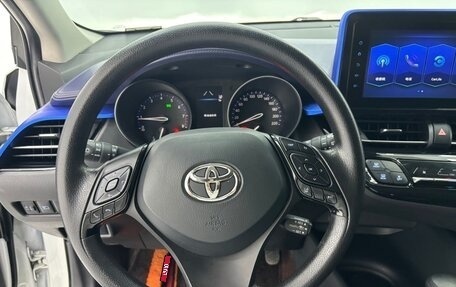 Toyota C-HR I рестайлинг, 2021 год, 1 840 000 рублей, 9 фотография