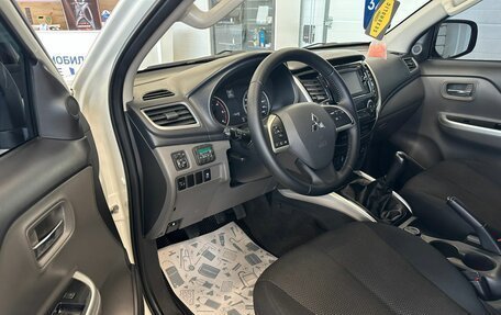 Mitsubishi L200 IV рестайлинг, 2015 год, 1 799 000 рублей, 10 фотография