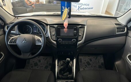 Mitsubishi L200 IV рестайлинг, 2015 год, 1 799 000 рублей, 16 фотография