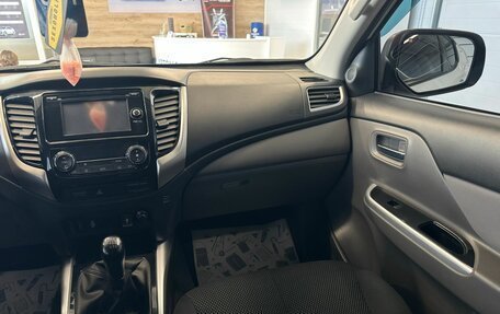 Mitsubishi L200 IV рестайлинг, 2015 год, 1 799 000 рублей, 15 фотография
