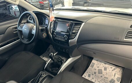 Mitsubishi L200 IV рестайлинг, 2015 год, 1 799 000 рублей, 13 фотография