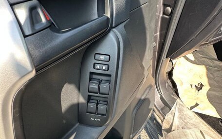 Toyota Land Cruiser Prado 150 рестайлинг 2, 2022 год, 5 999 000 рублей, 8 фотография