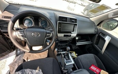 Toyota Land Cruiser Prado 150 рестайлинг 2, 2022 год, 5 999 000 рублей, 5 фотография