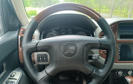 Mitsubishi Pajero III рестайлинг, 2005 год, 1 600 000 рублей, 29 фотография