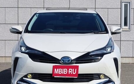 Toyota Prius IV XW50, 2021 год, 1 615 000 рублей, 2 фотография