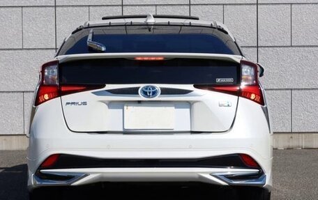 Toyota Prius IV XW50, 2021 год, 1 615 000 рублей, 5 фотография