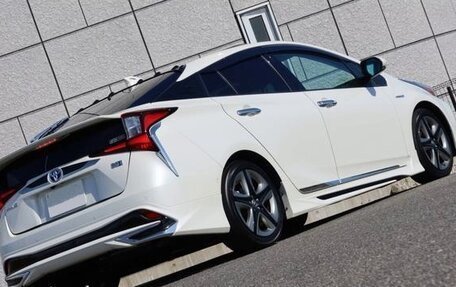Toyota Prius IV XW50, 2021 год, 1 615 000 рублей, 6 фотография