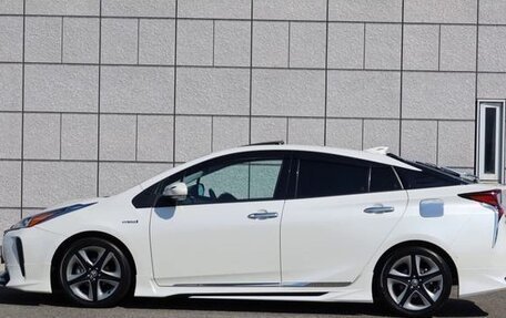 Toyota Prius IV XW50, 2021 год, 1 615 000 рублей, 8 фотография