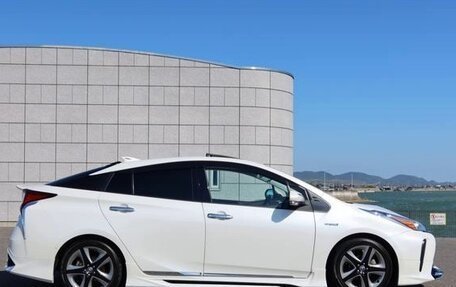 Toyota Prius IV XW50, 2021 год, 1 615 000 рублей, 7 фотография