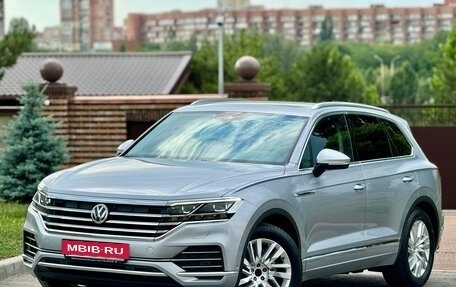 Volkswagen Touareg III, 2019 год, 5 870 000 рублей, 2 фотография
