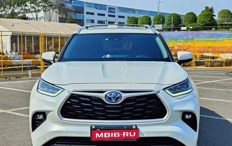 Toyota Highlander, 2022 год, 3 690 056 рублей, 2 фотография
