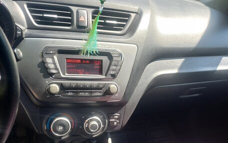 KIA Rio III рестайлинг, 2014 год, 900 000 рублей, 10 фотография