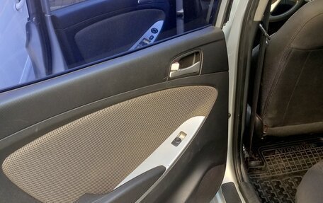Hyundai Solaris II рестайлинг, 2012 год, 610 000 рублей, 2 фотография