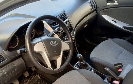 Hyundai Solaris II рестайлинг, 2012 год, 610 000 рублей, 4 фотография