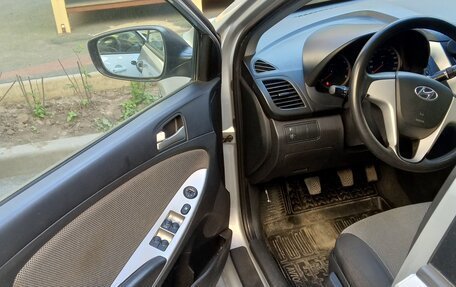 Hyundai Solaris II рестайлинг, 2012 год, 610 000 рублей, 6 фотография