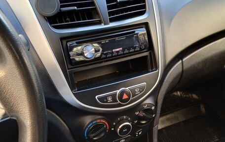 Hyundai Solaris II рестайлинг, 2012 год, 610 000 рублей, 11 фотография