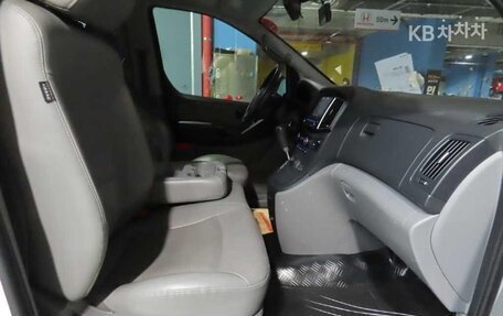 Hyundai Grand Starex Grand Starex I рестайлинг 2, 2021 год, 2 590 000 рублей, 6 фотография