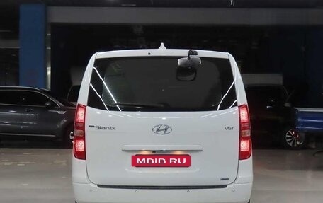 Hyundai Grand Starex Grand Starex I рестайлинг 2, 2021 год, 2 590 000 рублей, 3 фотография
