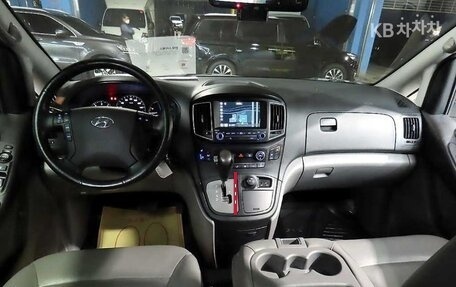 Hyundai Grand Starex Grand Starex I рестайлинг 2, 2021 год, 2 590 000 рублей, 7 фотография