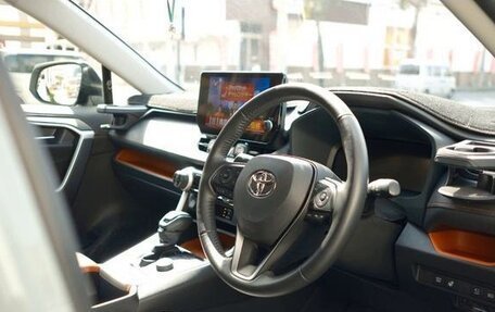 Toyota RAV4, 2022 год, 2 436 000 рублей, 7 фотография
