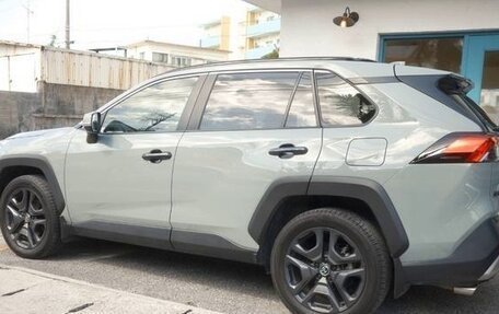 Toyota RAV4, 2022 год, 2 436 000 рублей, 5 фотография