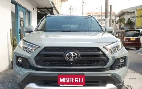 Toyota RAV4, 2022 год, 2 436 000 рублей, 3 фотография