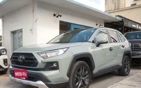 Toyota RAV4, 2022 год, 2 436 000 рублей, 2 фотография