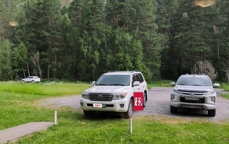 Toyota Land Cruiser 200, 2012 год, 3 400 000 рублей, 4 фотография
