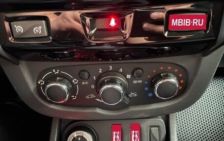 Renault Duster I рестайлинг, 2017 год, 1 245 000 рублей, 14 фотография