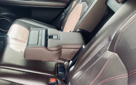 Lexus RX IV рестайлинг, 2019 год, 3 800 000 рублей, 9 фотография