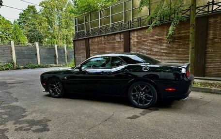 Dodge Challenger III рестайлинг 2, 2021 год, 3 300 000 рублей, 4 фотография