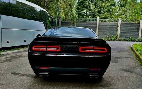 Dodge Challenger III рестайлинг 2, 2021 год, 3 300 000 рублей, 5 фотография