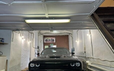 Dodge Challenger III рестайлинг 2, 2021 год, 3 300 000 рублей, 3 фотография