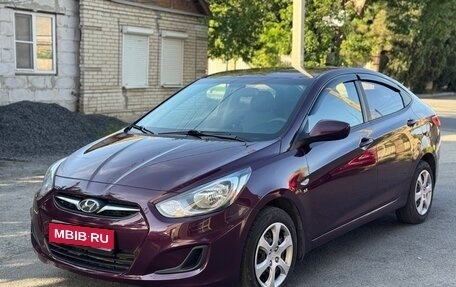 Hyundai Solaris II рестайлинг, 2013 год, 895 000 рублей, 1 фотография