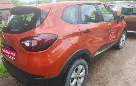 Renault Kaptur I рестайлинг, 2019 год, 1 550 000 рублей, 3 фотография