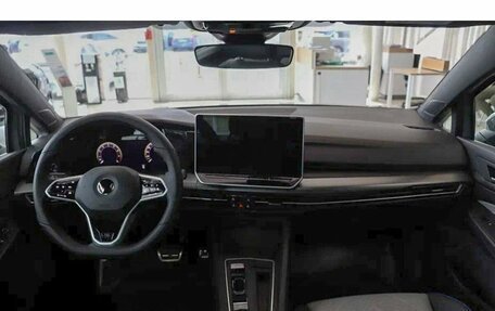 Volkswagen Golf VIII, 2025 год, 4 200 000 рублей, 10 фотография