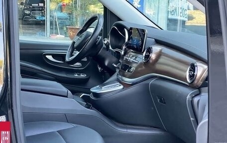 Mercedes-Benz V-Класс, 2021 год, 4 750 000 рублей, 6 фотография