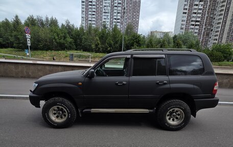 Toyota Land Cruiser 100 рестайлинг 2, 2005 год, 2 000 000 рублей, 2 фотография