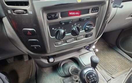 Toyota Land Cruiser 100 рестайлинг 2, 2005 год, 2 000 000 рублей, 13 фотография