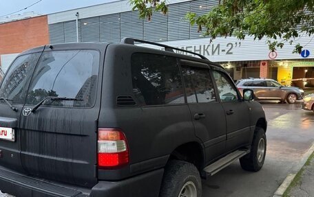 Toyota Land Cruiser 100 рестайлинг 2, 2005 год, 2 000 000 рублей, 24 фотография