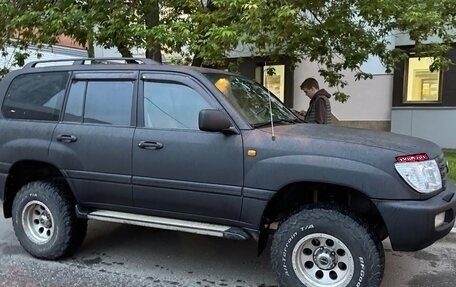 Toyota Land Cruiser 100 рестайлинг 2, 2005 год, 2 000 000 рублей, 19 фотография