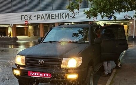 Toyota Land Cruiser 100 рестайлинг 2, 2005 год, 2 000 000 рублей, 22 фотография