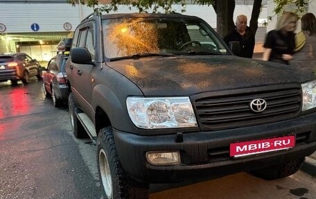 Toyota Land Cruiser 100 рестайлинг 2, 2005 год, 2 000 000 рублей, 21 фотография