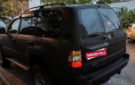 Toyota Land Cruiser 100 рестайлинг 2, 2005 год, 2 000 000 рублей, 25 фотография