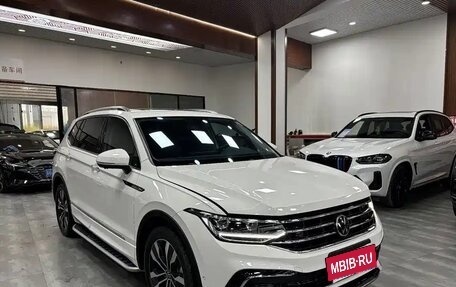 Volkswagen Tiguan II, 2022 год, 2 660 000 рублей, 3 фотография