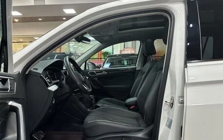 Volkswagen Tiguan II, 2022 год, 2 660 000 рублей, 8 фотография